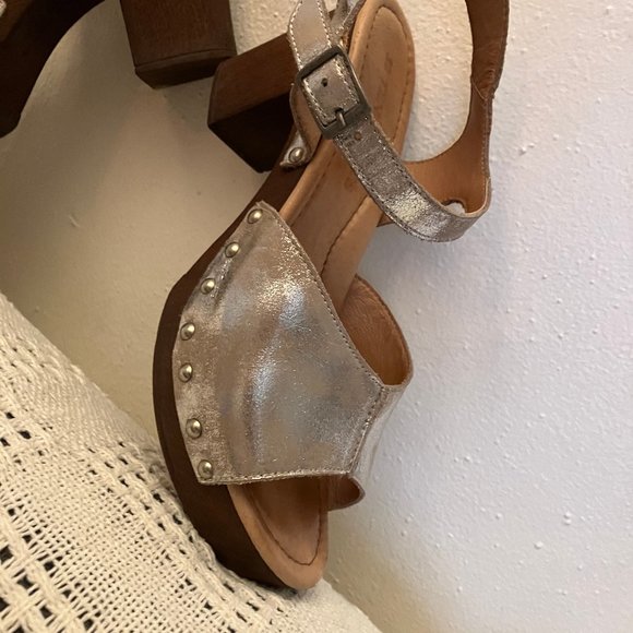 Ten Points Silver Open Toed Sandal Soft Sole Clogs - Picture 6 of 13